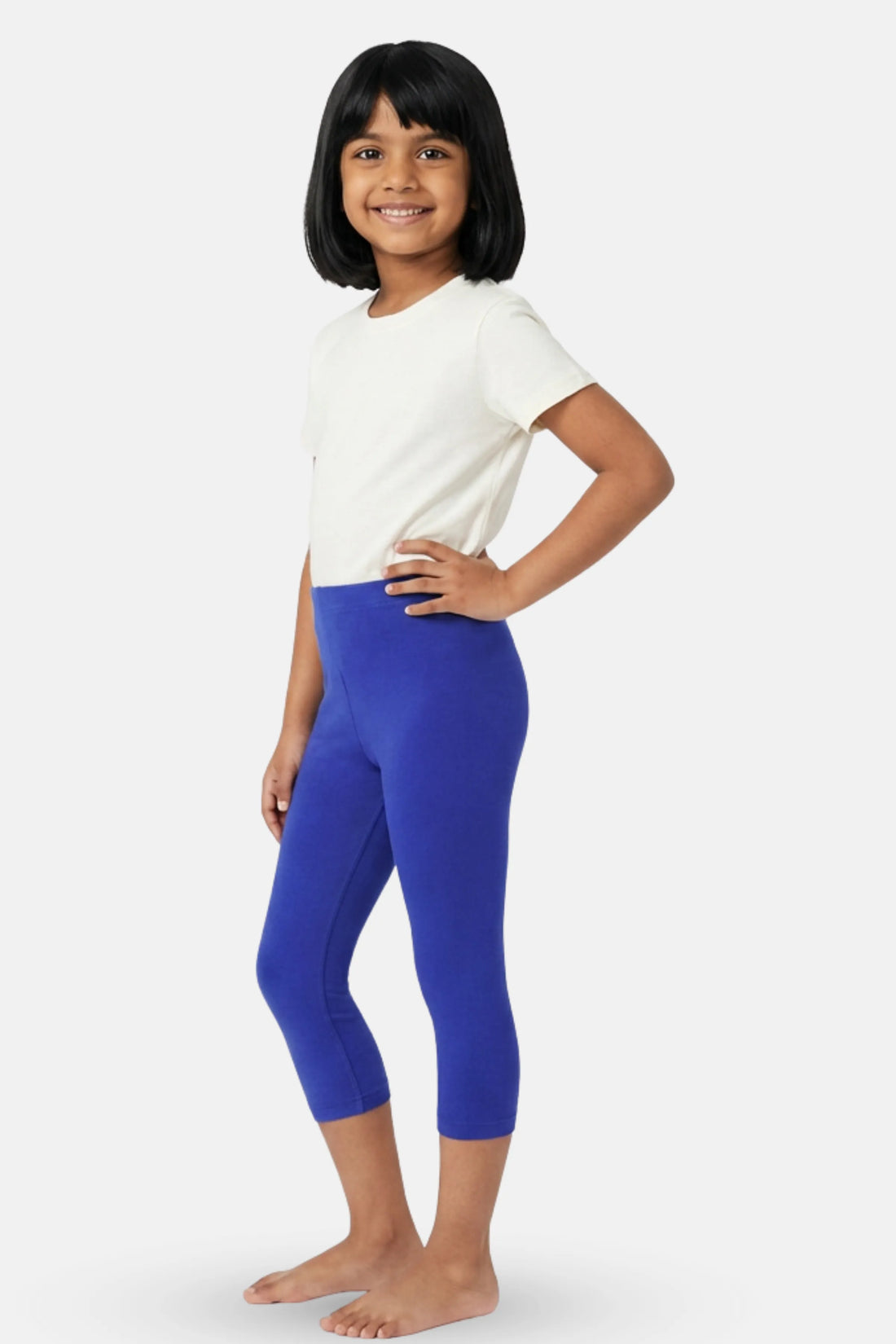 girls wearing cropped leggings -feature image -Navy blue