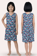 A girl model shown from the front and back wearing a sleeveless V-neck dress with blue floral aop.