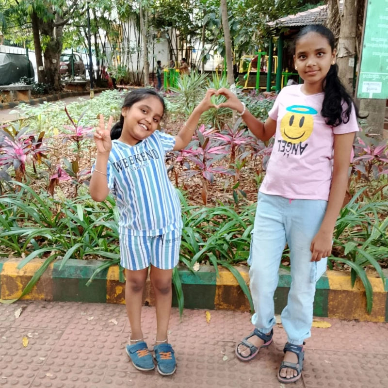 Image of sisters for testimonial review of teen products.