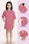 A young girl wearing T-shirts, shown alongside three circular detail callouts highlighting a closed neck, side pockets, and a side slit.