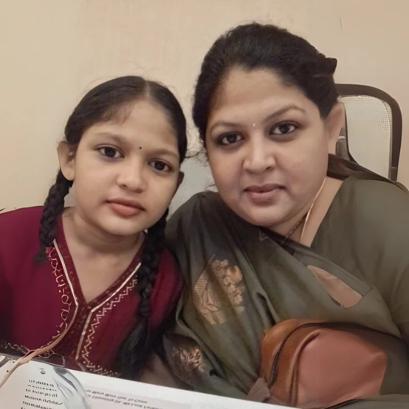 Image of a mother along with her daughter for testimonial review.