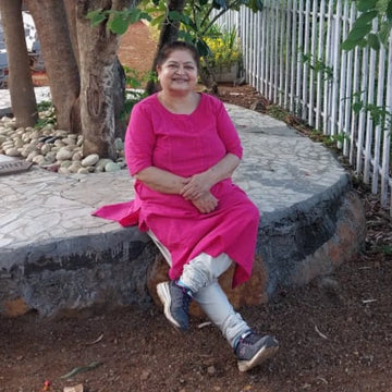 Image of customer testimonial review for leggings.